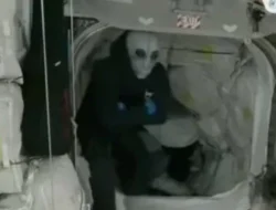 Alien Terlihat di dalam ISS pada waktu Astronot yang Terdampar Berupaya Kembali ke Bumi