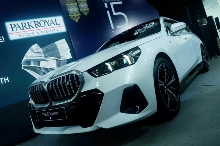 BMW Kenalkan Mobil Listrik Touring i5 dengan Banderol Rp2,2 Miliar