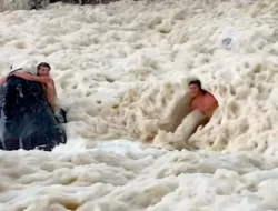 Buih Misterius Bermunculan di tempat Laut Australia