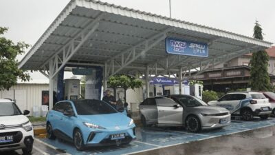 Berapa lama waktu charging mobil listrik? Simak ulasan serta tipsnya