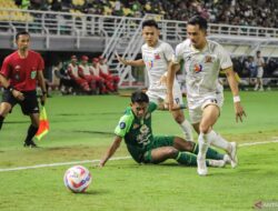 Manajer Madura United akui anak asuhnya bermain terlalu tergesa-gesa