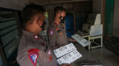Mengapa pelat nomor kendaraan itu wajib? Hal ini sederet fungsinya