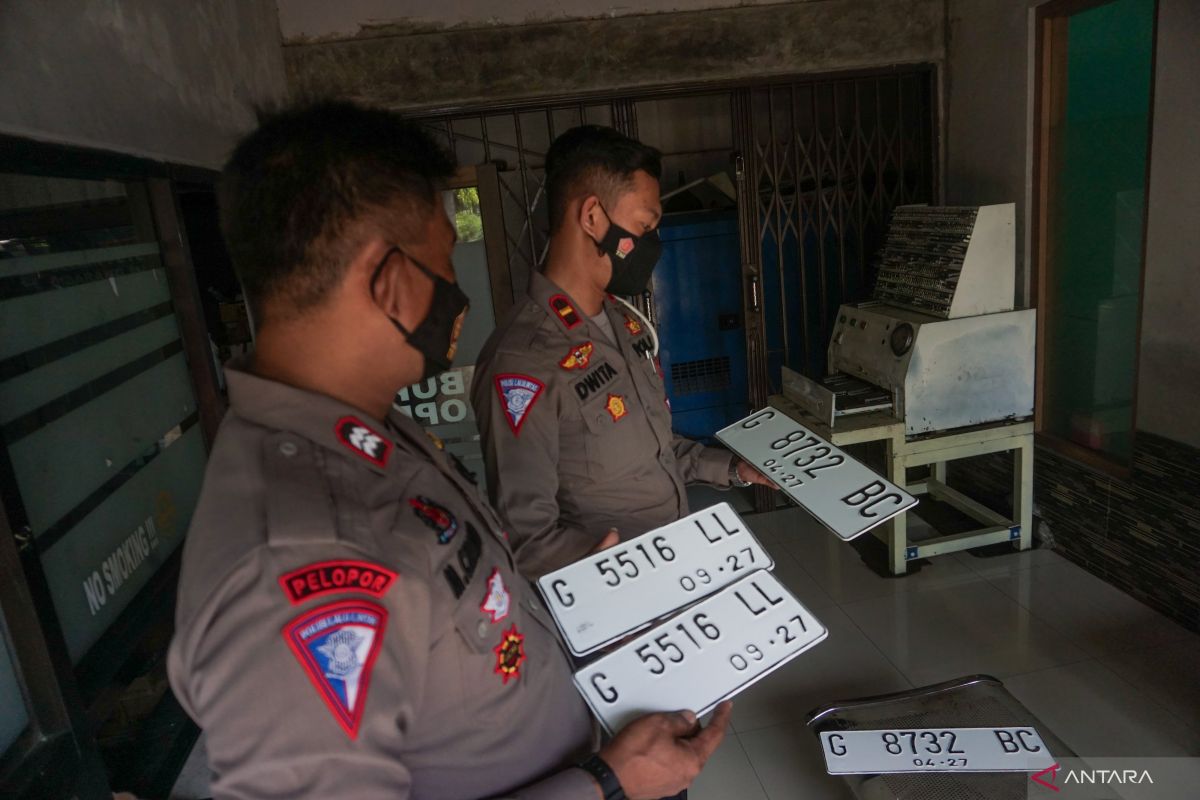 Mengapa pelat nomor kendaraan itu wajib? Hal ini sederet fungsinya