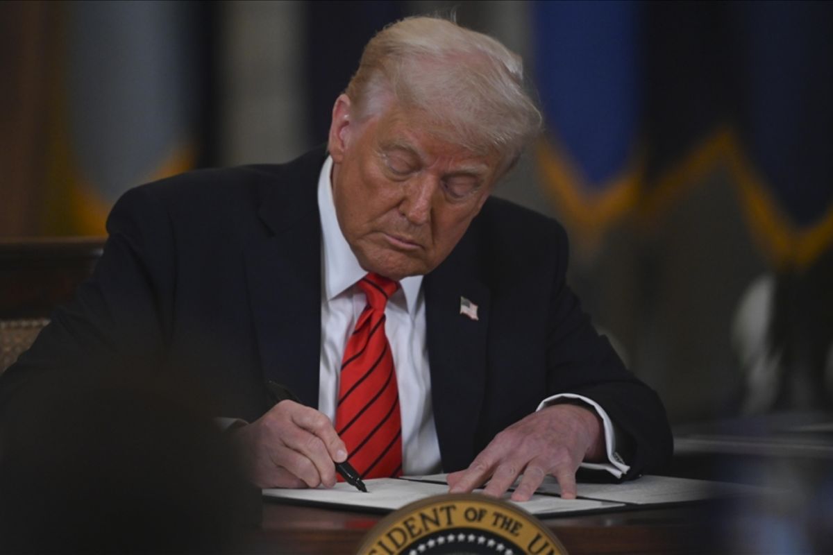 Trump isyaratkan akan beri keringanan tarif untuk produsen mobil