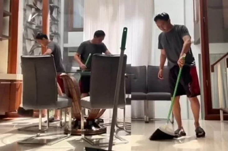 ART Lagi Mudik, Menteri Raja Juli Antoni Bantu Istri Beres-Beres Rumah