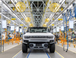 Goldman Sachs Prediksi Tarif Trump Akan Hancurkan Industri Otomotif Negeri Paman Sam