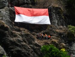 8 spot panjat tebing pada Negara Indonesia dengan alam indah memukau
