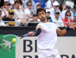 Kalahkan Medvedev, Mussetti tantang Zverev di perempat final Roma