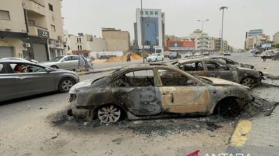 Protes Meletus di Tripoli, Pejabat Senior Undur Diri