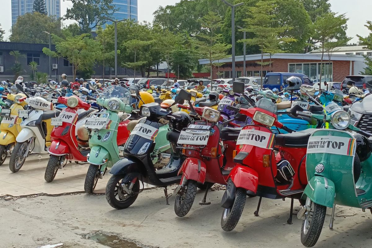 Budaya saling klakson pengguna vespa yang tersebut dimaksud mulai terkikis zaman