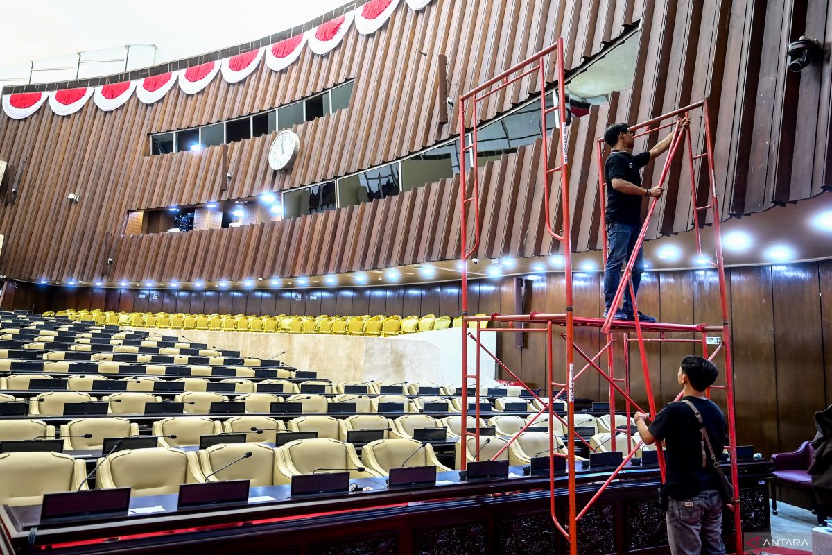 Perbedaan fungsi juga wewenang DPR – MPR