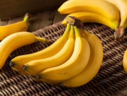 Sering diabaikan, ini 8 khasiat dermis pisang untuk kesejahteraan