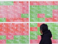 Pihak yang Berinvestasi Cerna Konsekuensi Rating Utang Negeri Paman Sam Dipangkas, Bursa Asia Melemah