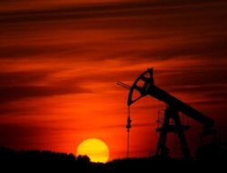 Minyak Planet Tertahan, Ada Efek Perang Rusia Hingga Iran