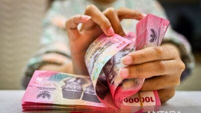 Rupiah menguat dipengaruhi pelemahan data ekonomi Amerika Serikat