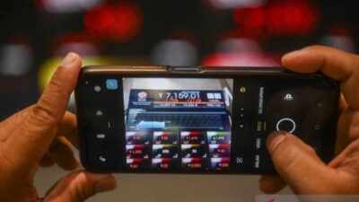 IHSG hari terakhir pekan dibuka menguat 52,08 poin